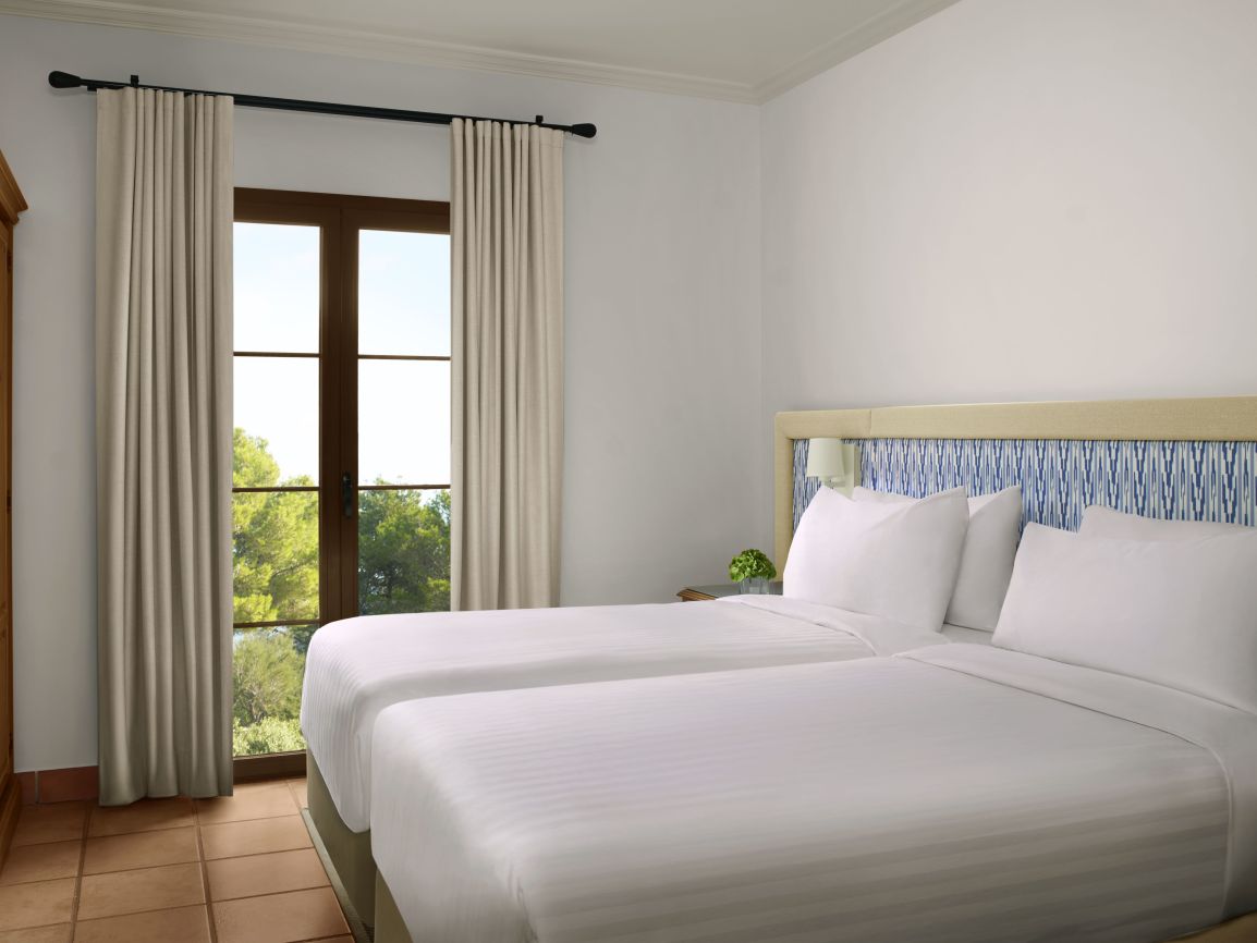 Guest Bedroom, 2 Twins